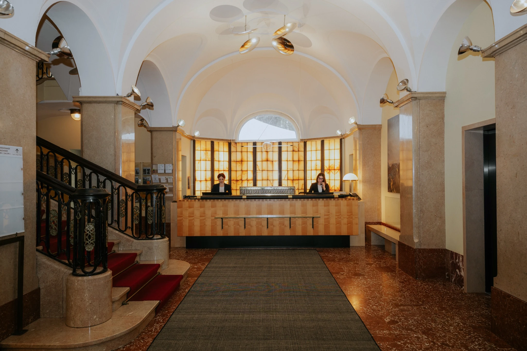Parkhotel Laurin – Feature
